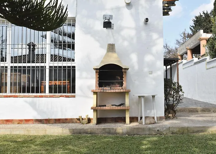 Maria Elena, En Fuente Del Gallo Conil De La Frontera