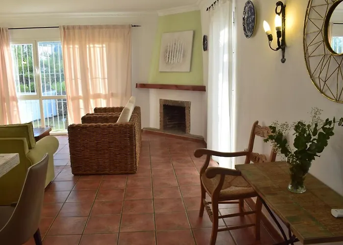 Villa Maria Elena, En Fuente Del Gallo *